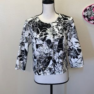 Coldwater Creek black & white floral petite 3/4 sleeve button Down blazer